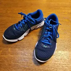 Under Armour スニーカー　23cmのサムネイル