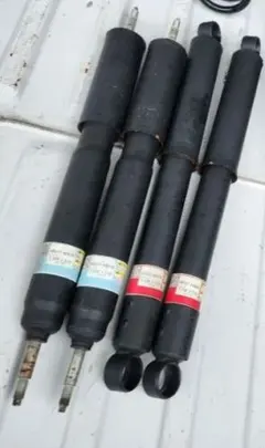 ダイハツ　純正　リア左右ショックアブソーバー　48530-B9256 ダイハツ 純正 リア左右ショックアブソーバー 48530-B9256 - メルカリ