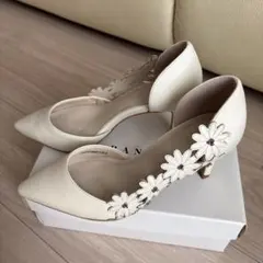 RANDA サイドフラワー　オフホワイト　パンプス