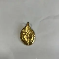 葉の形状 金色ペンダントトップ　チャームリーフ