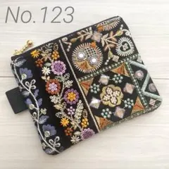 インド刺繍リボン　黒ポーチ【M】No. 123