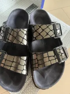 BIRKENSTOCK アリゾナ メタリック クロコ型押し サンダルのサムネイル
