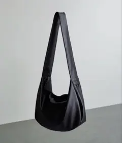 【CALLNE】テックハーフムーンショルダーバッグ