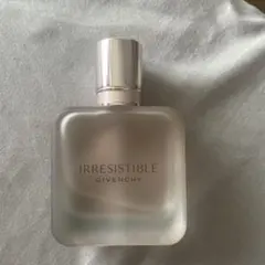 GIVENCHY IRRESISTIBLE 香水のサムネイル
