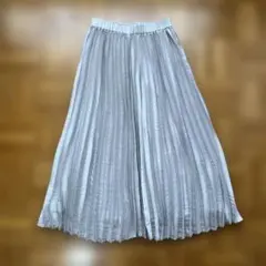 美品　アンフィーロ　シルバー　ロングプリーツスカートのサムネイル