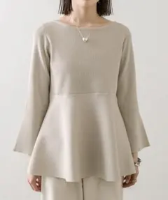 【新品未使用】　mystic ベージュ フレアシルエット 長袖トップス