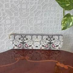 ふんわりフラットスリムポーチ ♡ ウィリアムモリス いちご泥棒 ハンドメイド