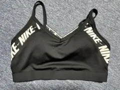Nike ブラック ストラップ付きブラ