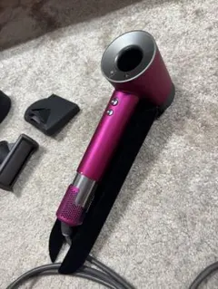 Dyson ヘアドライヤー レザーケース付き　ジャンク品 Dyson ヘアドライヤー レザーケース付き ジャンク品