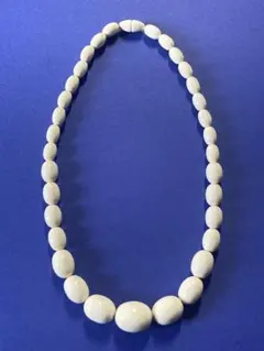 【ヴィンテージ/レトロ】 ホワイトオーバルビーズネックレス