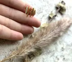 ✴︎新商品✴︎ ピアス　ゴールドアクセサリー　綺麗目ピアス　小粒ピアス　可愛い　新品