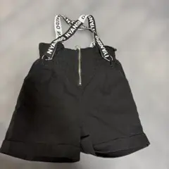 黒いサスペンダー付きハーフパンツ　140cm