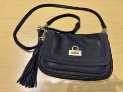 Beaure ブラックレザーショルダーバッグ フリンジ付き