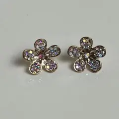 【新品未使用】フラワー キラキラ ピアス