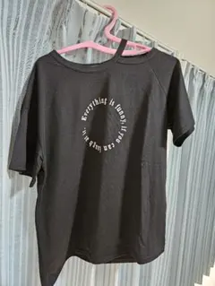オフショルダー 黒 半袖Tシャツ メッセージ入りのサムネイル