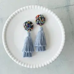 マルチカラー つぶつぶ 2連タッセル ブルー ビーズ刺繍 ピアス/イヤリング