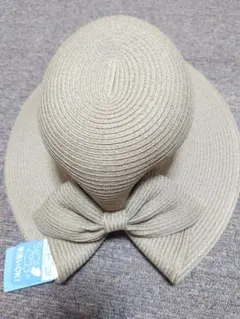 新品未使用　リボン付きベージュ麦わら帽子