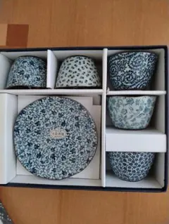 青と白の花模様 カップ5個とソーサー5枚のセット