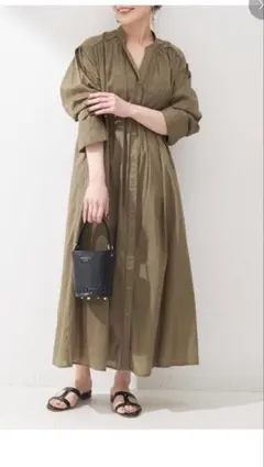 B.C STOCKカーキ シャツワンピース マキシ丈のサムネイル