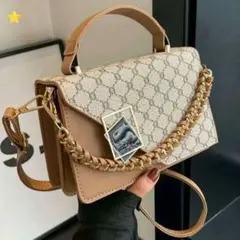 ベージュ チェーンストラップ ショルダーバッグ　カジュアル　エレガント