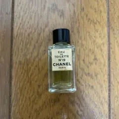 CHANEL Eau de Toilette N°19 香水