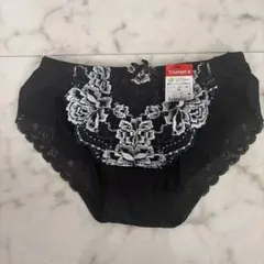 Triumph ショーツ Mサイズ ブラック 花柄刺繍のサムネイル