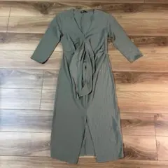 ZARA Vネック フロントツイスト スリット ワンピース カーキ S