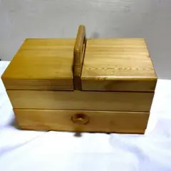 木製裁縫箱 引き出し付き　横幅31.5cm高さ17cm 美品