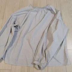 シャーリングブラウス