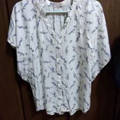 グローバルワーク　花柄　袖フリルブラウス アイボリー