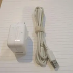 Apple 10W アダプターとLightningケーブル