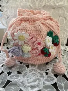レース編みポーチ　ピンク地お花が綺麗　美品