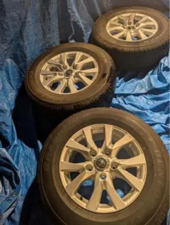 ランドクルーザー200系 純正　ダンロップ285/60R18 新車外し3本セットのサムネイル