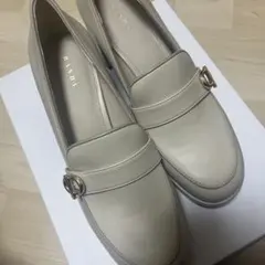 RANDA ベージュ ホワイト ローファー