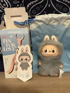 THE MONSTERS PIN FOR LOVE イニシャル【W】