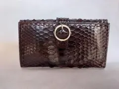 ヘビ革製ダークブラウン二つ折り財布