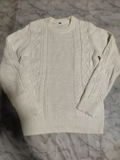 白　ニットセーター　UNIQLO