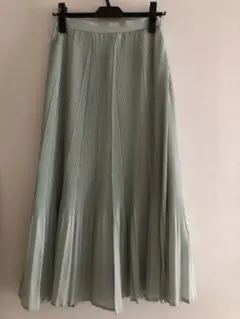 お値下　美品　ユーバイスピックアンドスパン　エメラルドグリーン　プリーツスカート