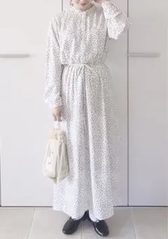 GU ドット柄ワンピース　ホワイト　Sサイズ