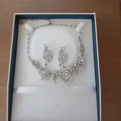 LoveTiara 花モチーフ ネックレス イヤリングセット