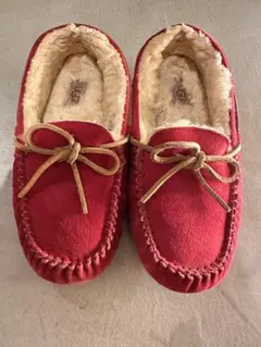 UGG モカシン レッド レディース - メルカリ