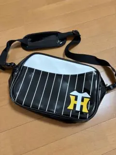 阪神 ストライプデザイン ショルダーバッグ