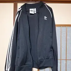 adidas ブラック ジップアップジャージ