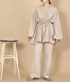 w closet　ダブルクローゼット　ブラウス　チュニック　ベージュ　長袖のサムネイル