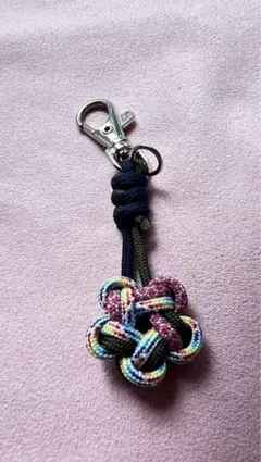 お菓子の森✴︎ハンドメイド パラコード キーホルダー 花の形