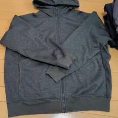 キ*ス様 グレー フルジップ パーカー　UNIQLO　ヒートテック