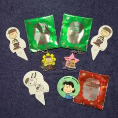 新品　非売品　ジョイフル　ピーナッツ　スヌーピー　アクリルキーホルダー　缶バッジ