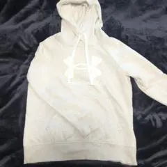Under Armour ベージュ フード付きパーカー　MD