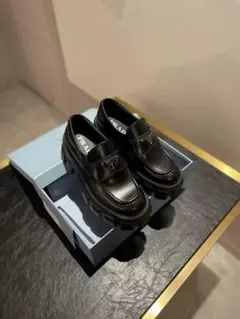 プラダ 革靴