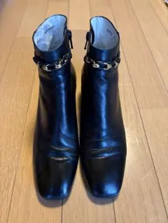 【値下げ】BALLYレザーアンクルブーツ ブラック ゴールドチェーン23.5cmのサムネイル